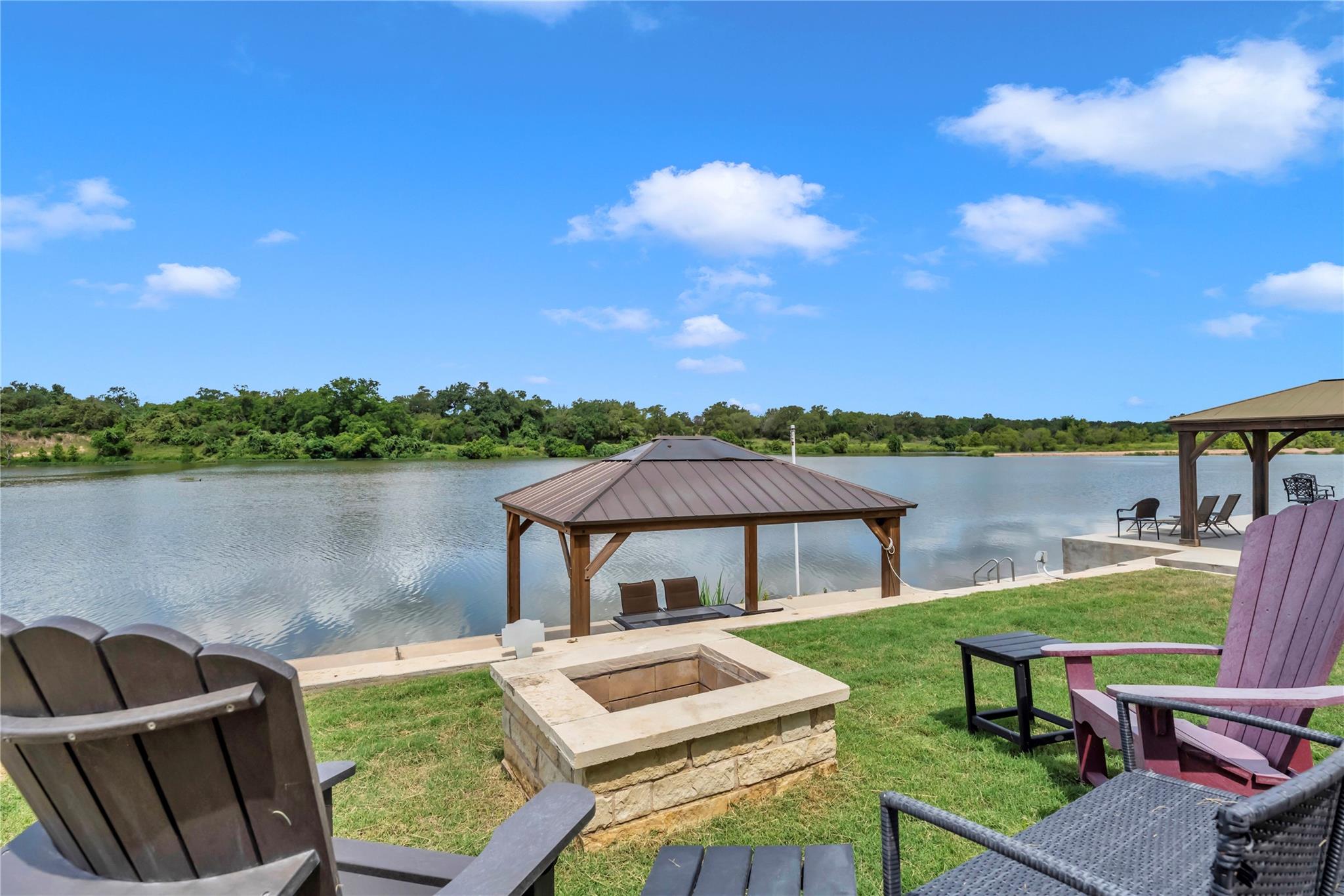 4718 River Oaks Dr Property Photo 2