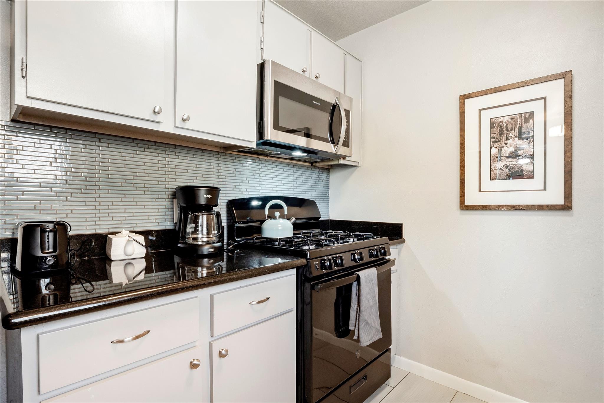 7203 Barnsdale Way Property Photo 10