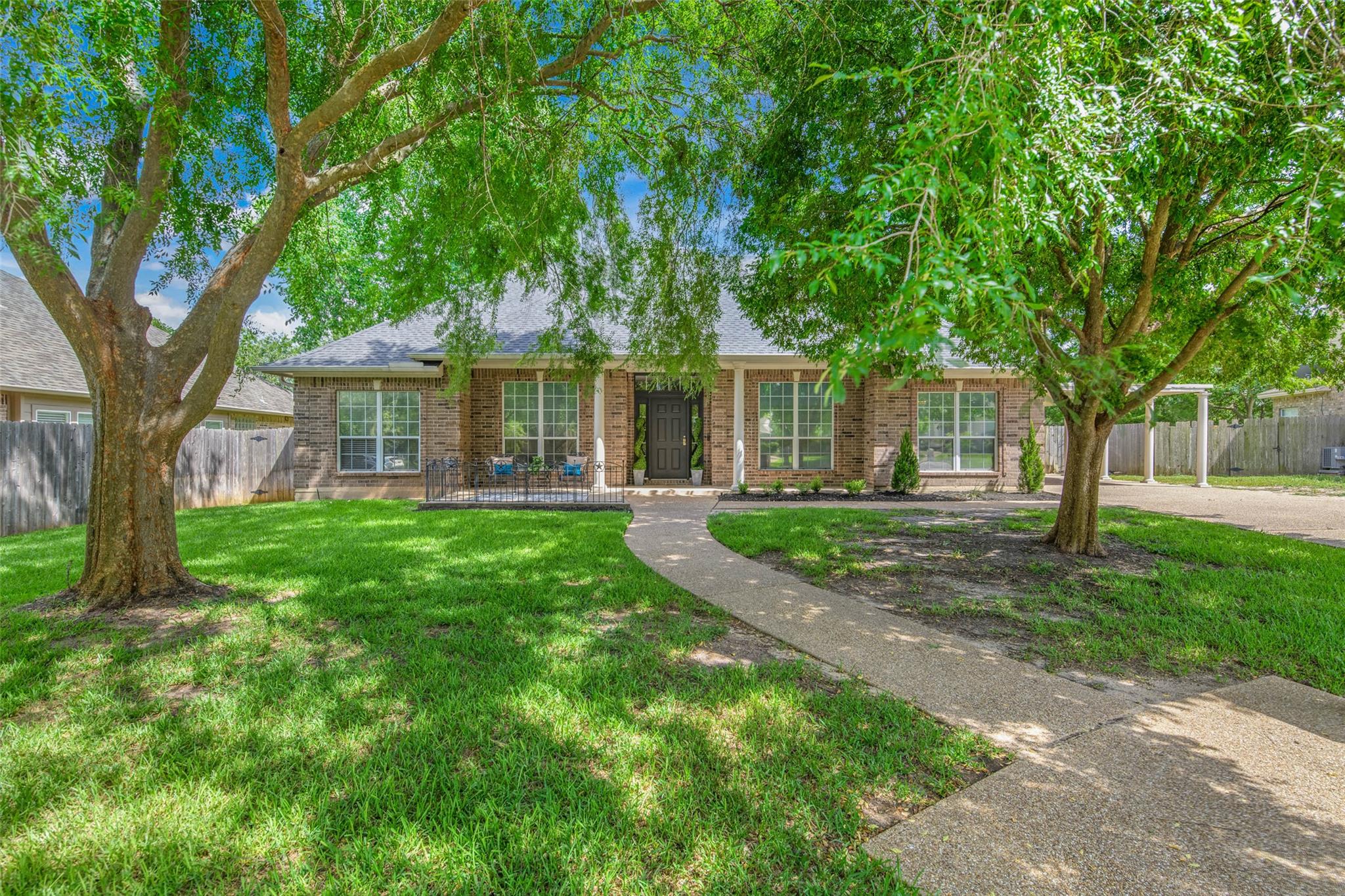 1002 Capistrano Ct Property Photo 1