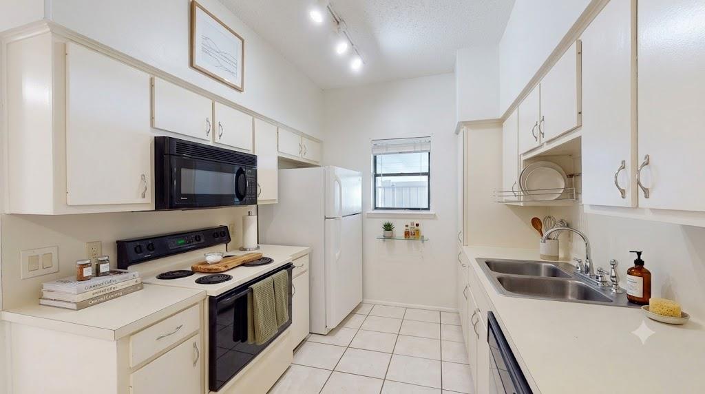 106 E 30th St #101 Property Photo 3