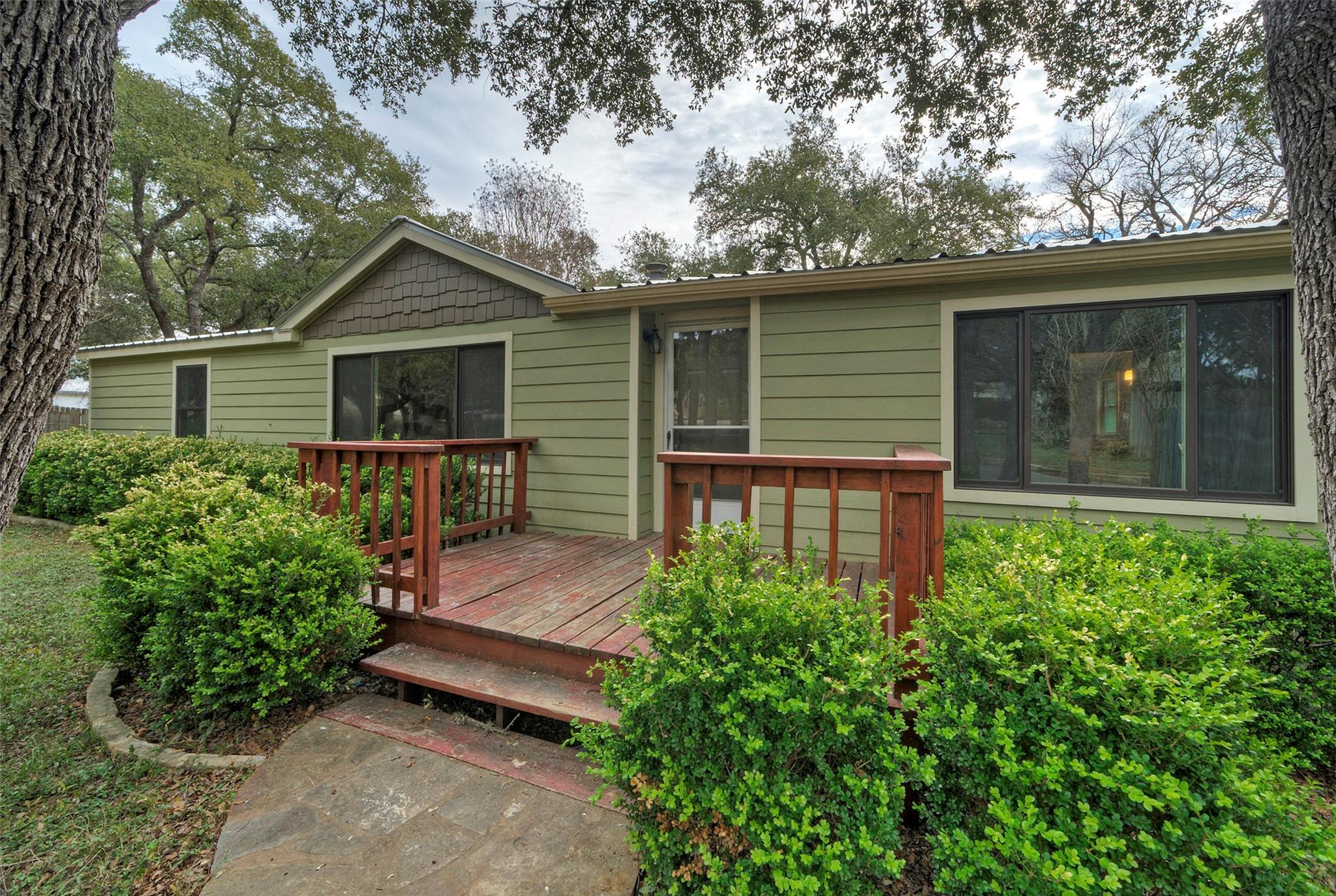 125 Queen Anne Cir Property Photo 3