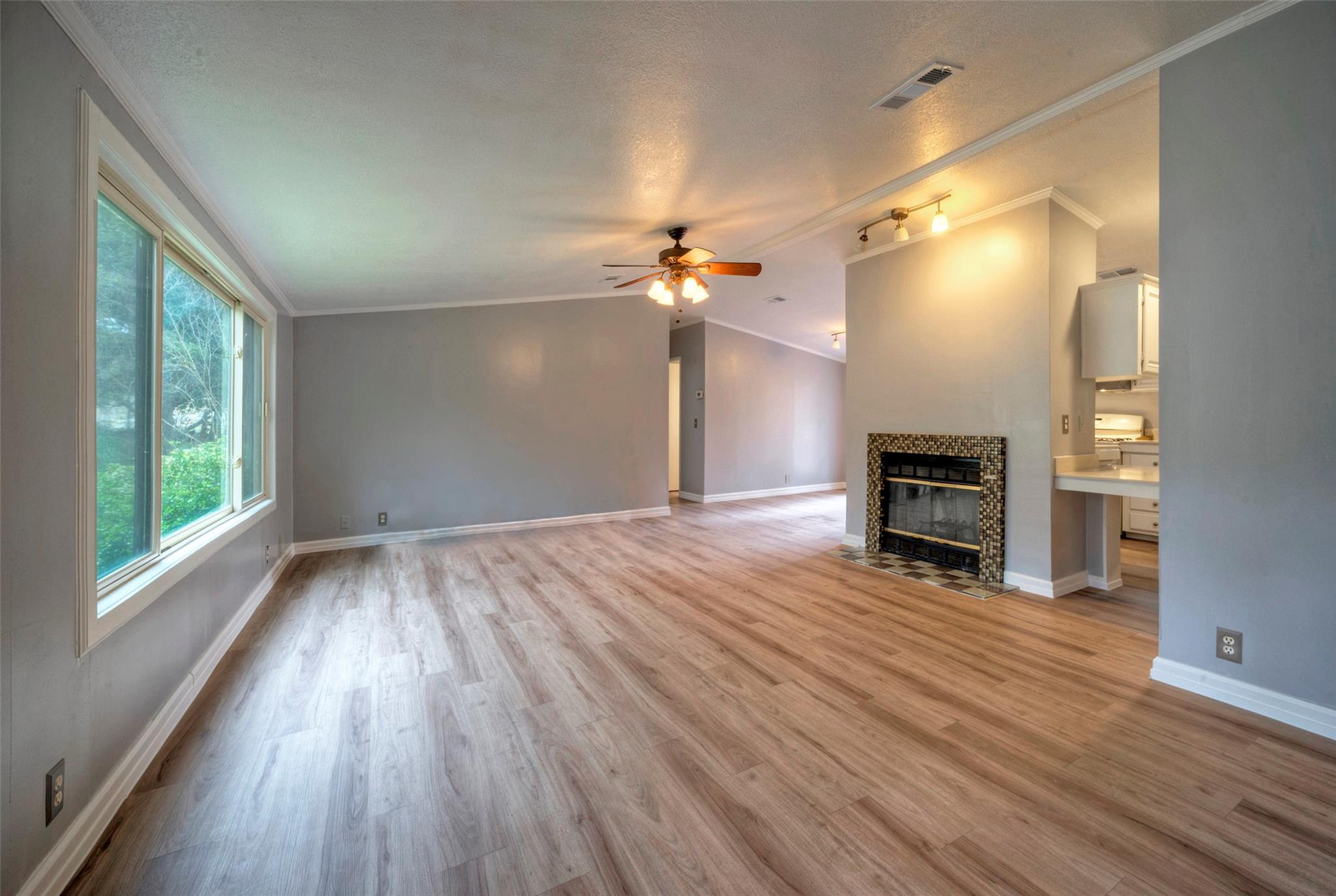 125 Queen Anne Cir Property Photo 4