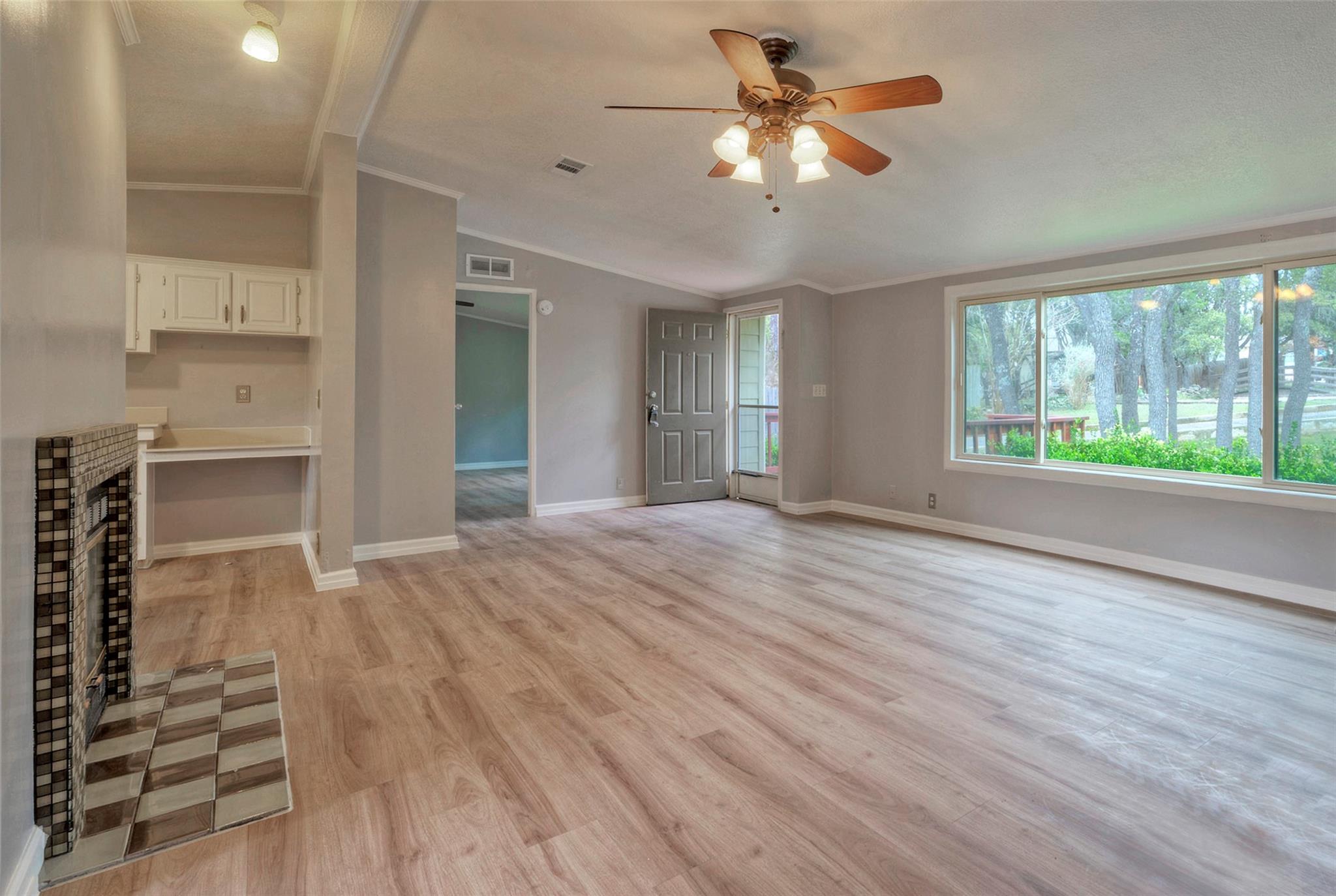 125 Queen Anne Cir Property Photo 6