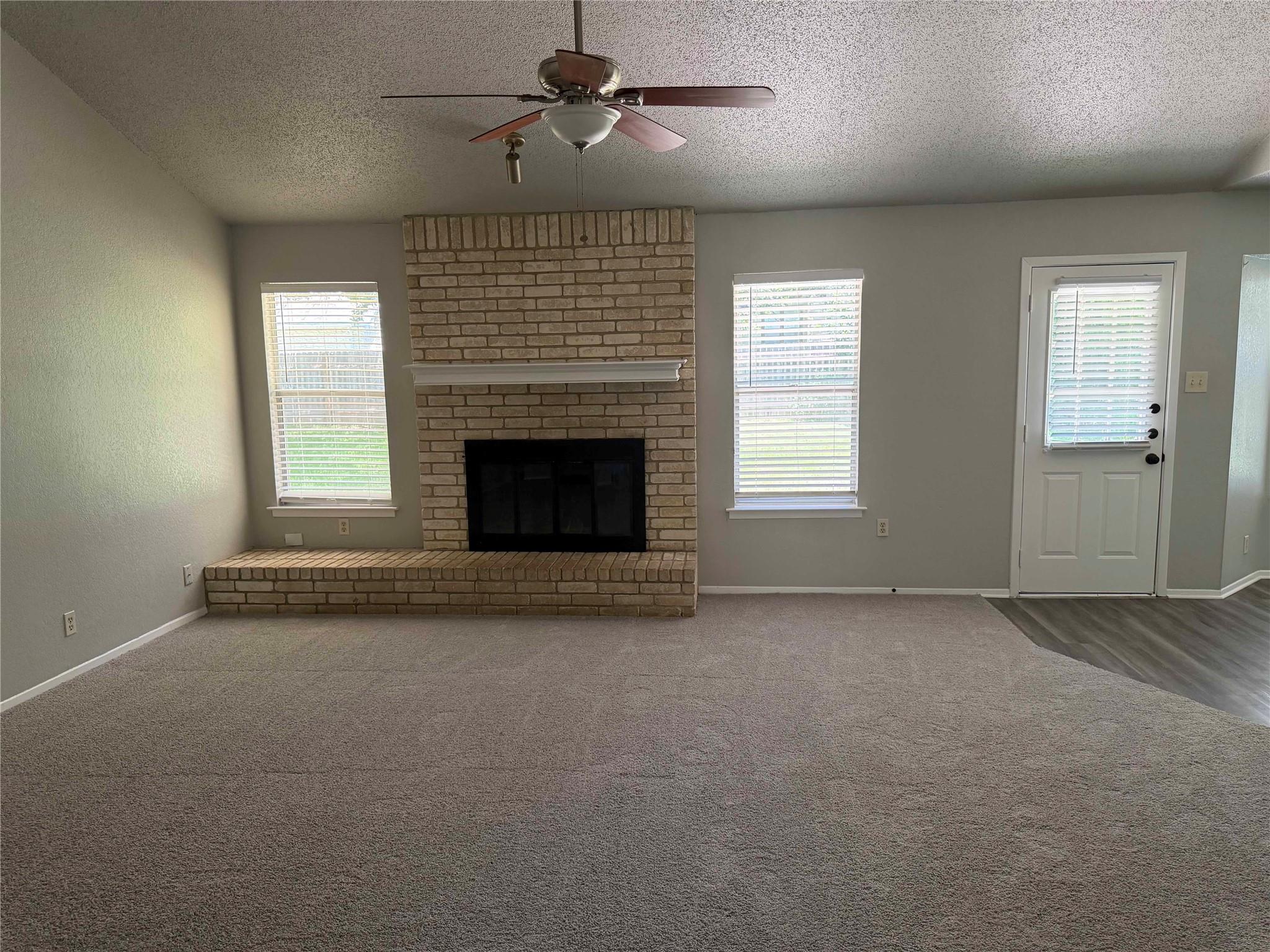 606 Brookhollow Dr Property Photo 4