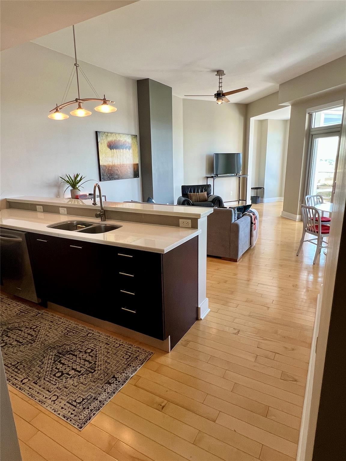 603 Davis St #2108 Property Photo 4