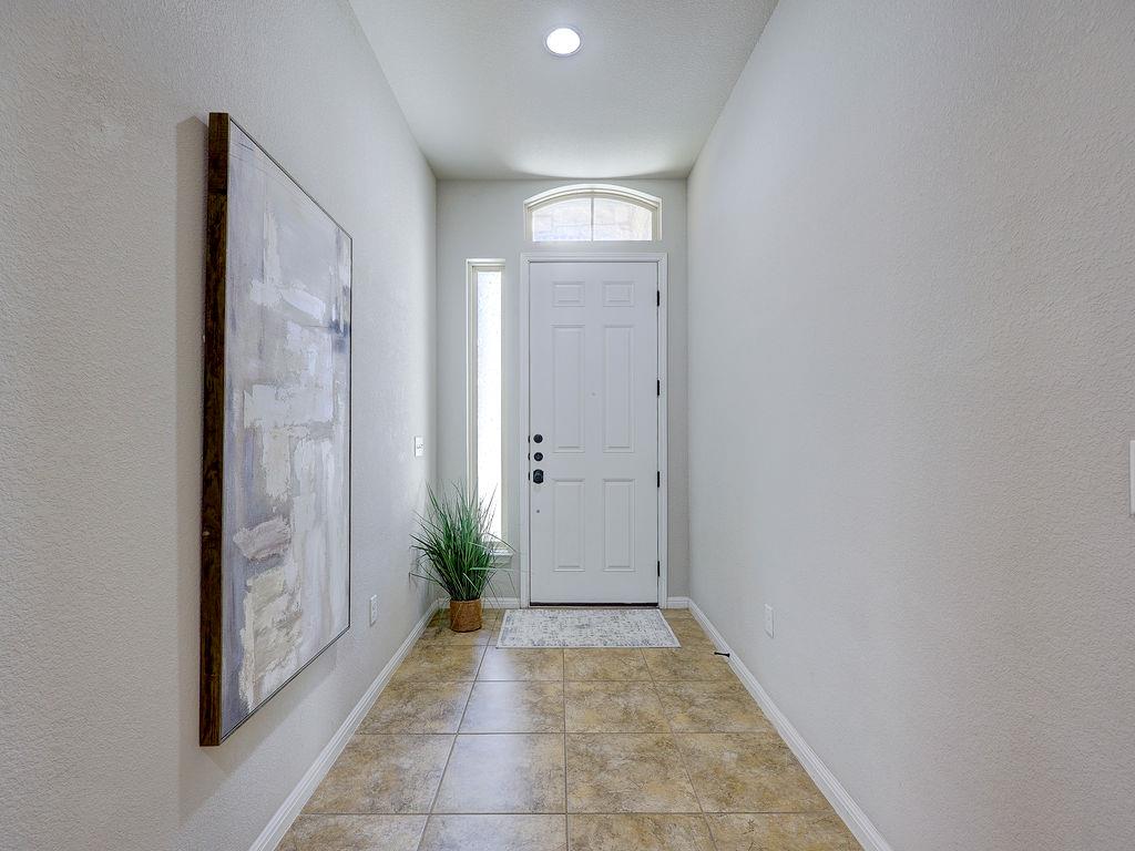 520 Acadia Bnd Property Photo 4