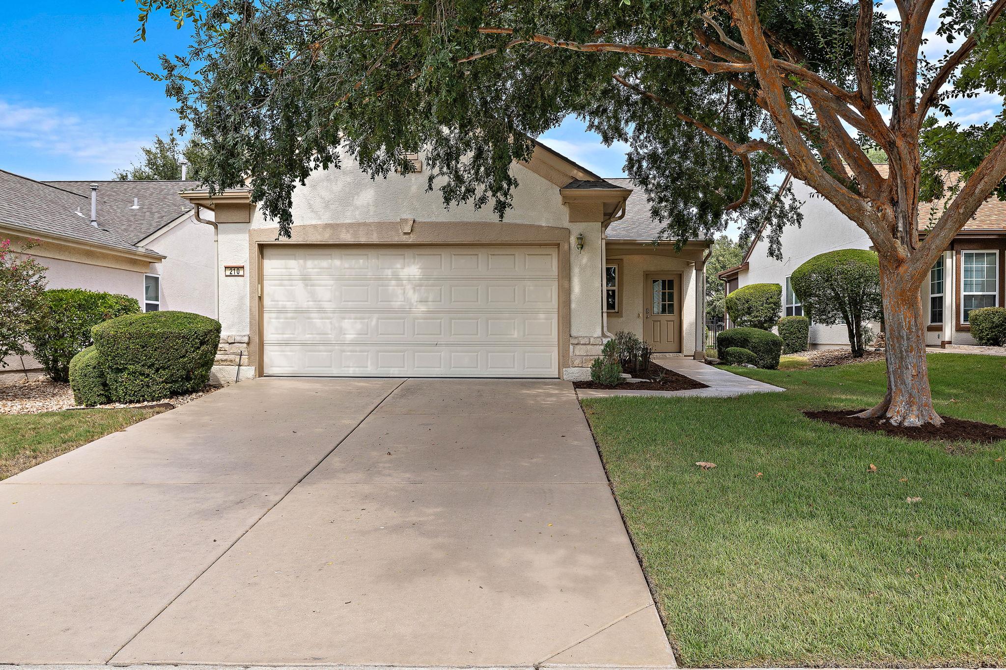 210 Crockett Loop Property Photo 2