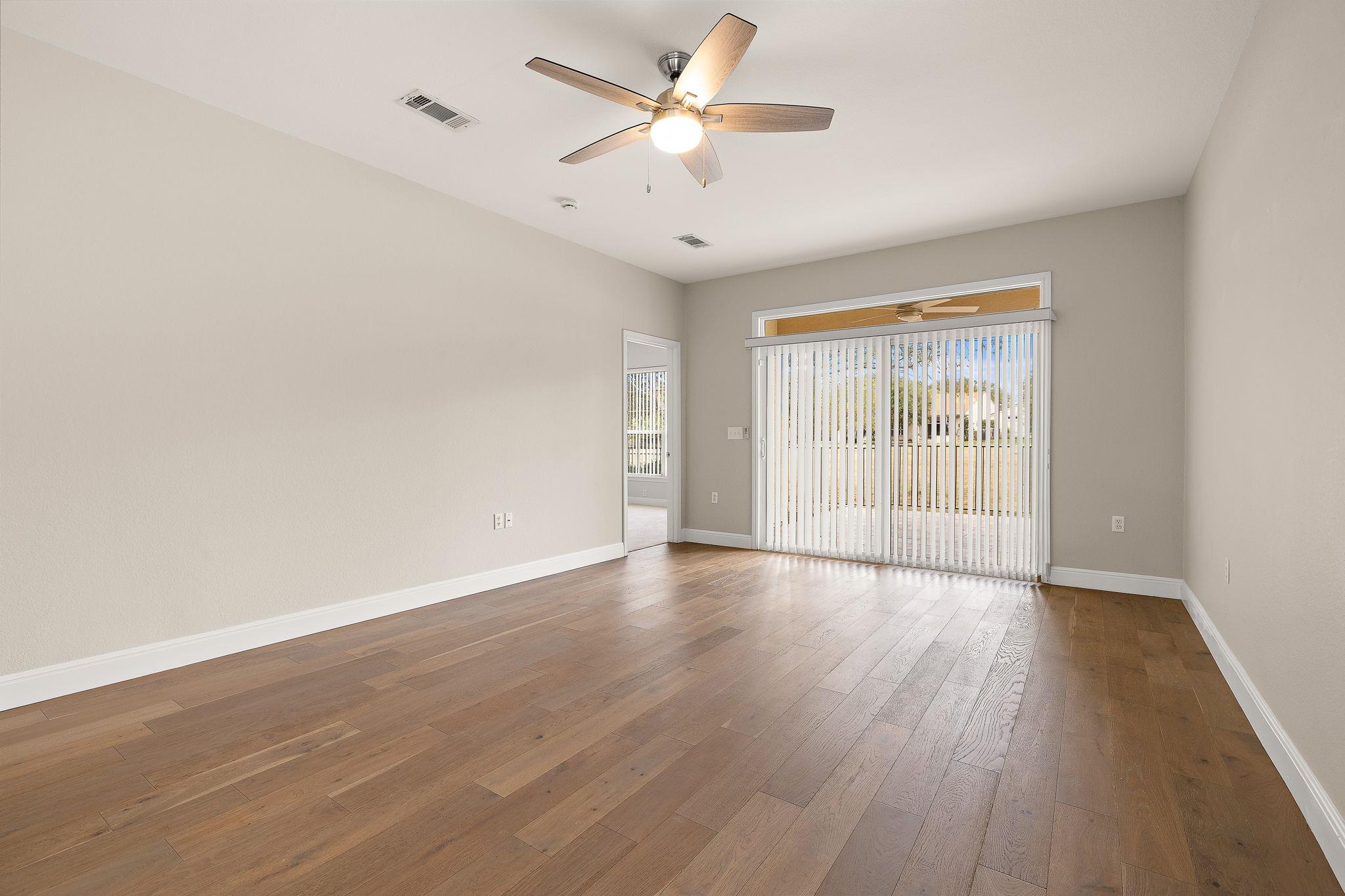 210 Crockett Loop Property Photo 4