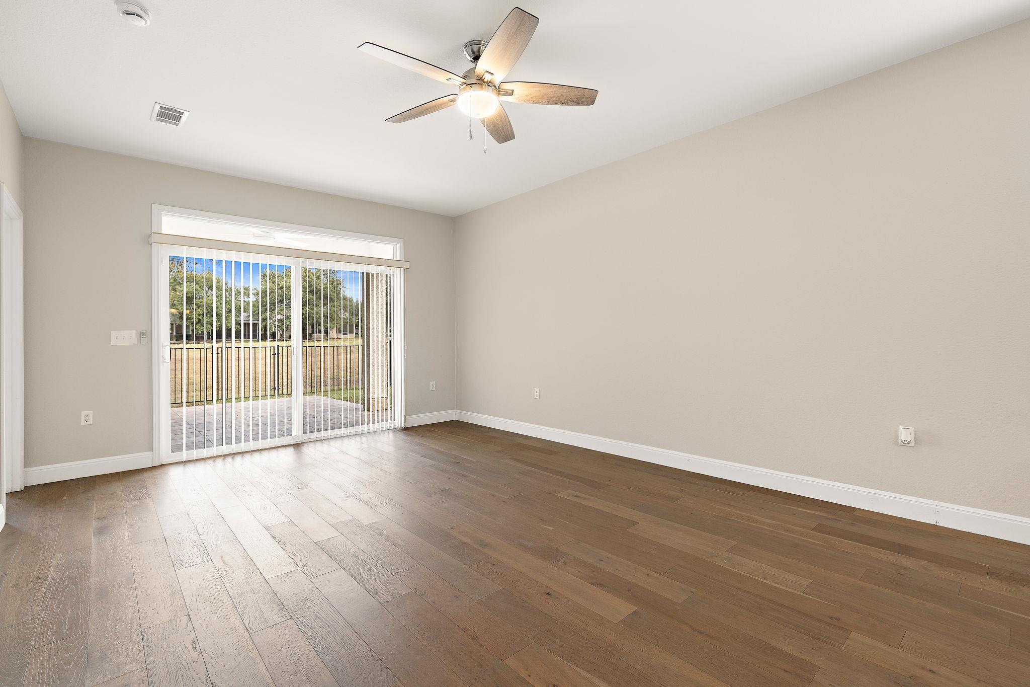 210 Crockett Loop Property Photo 5