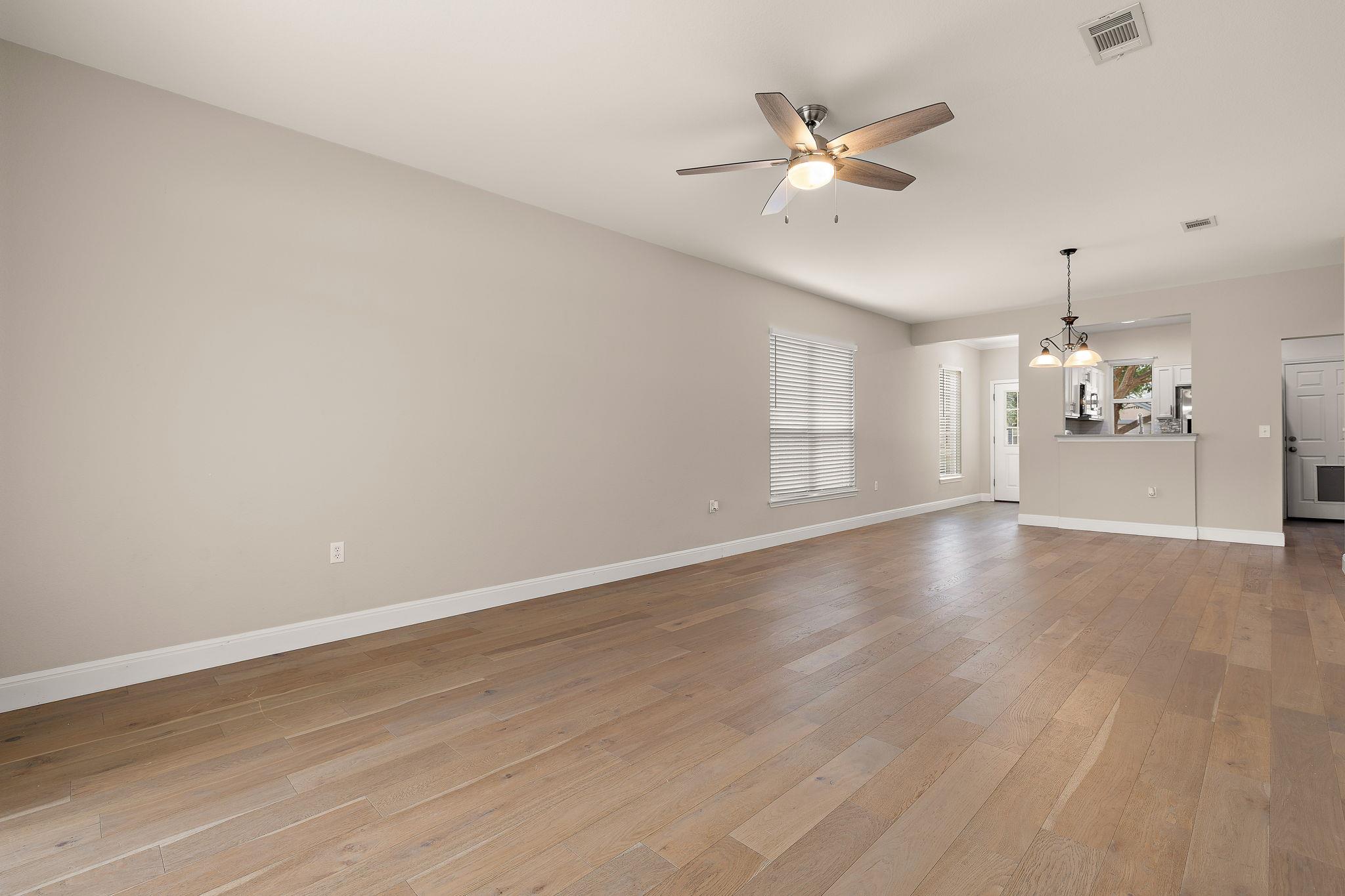 210 Crockett Loop Property Photo 10