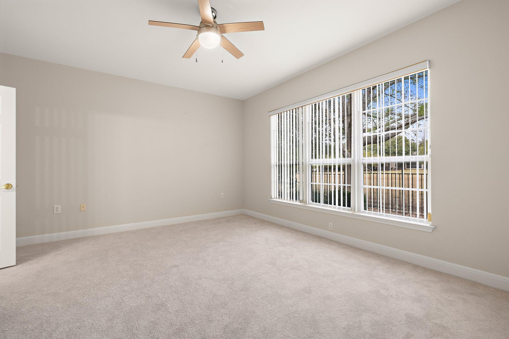 210 Crockett Loop Property Photo 13