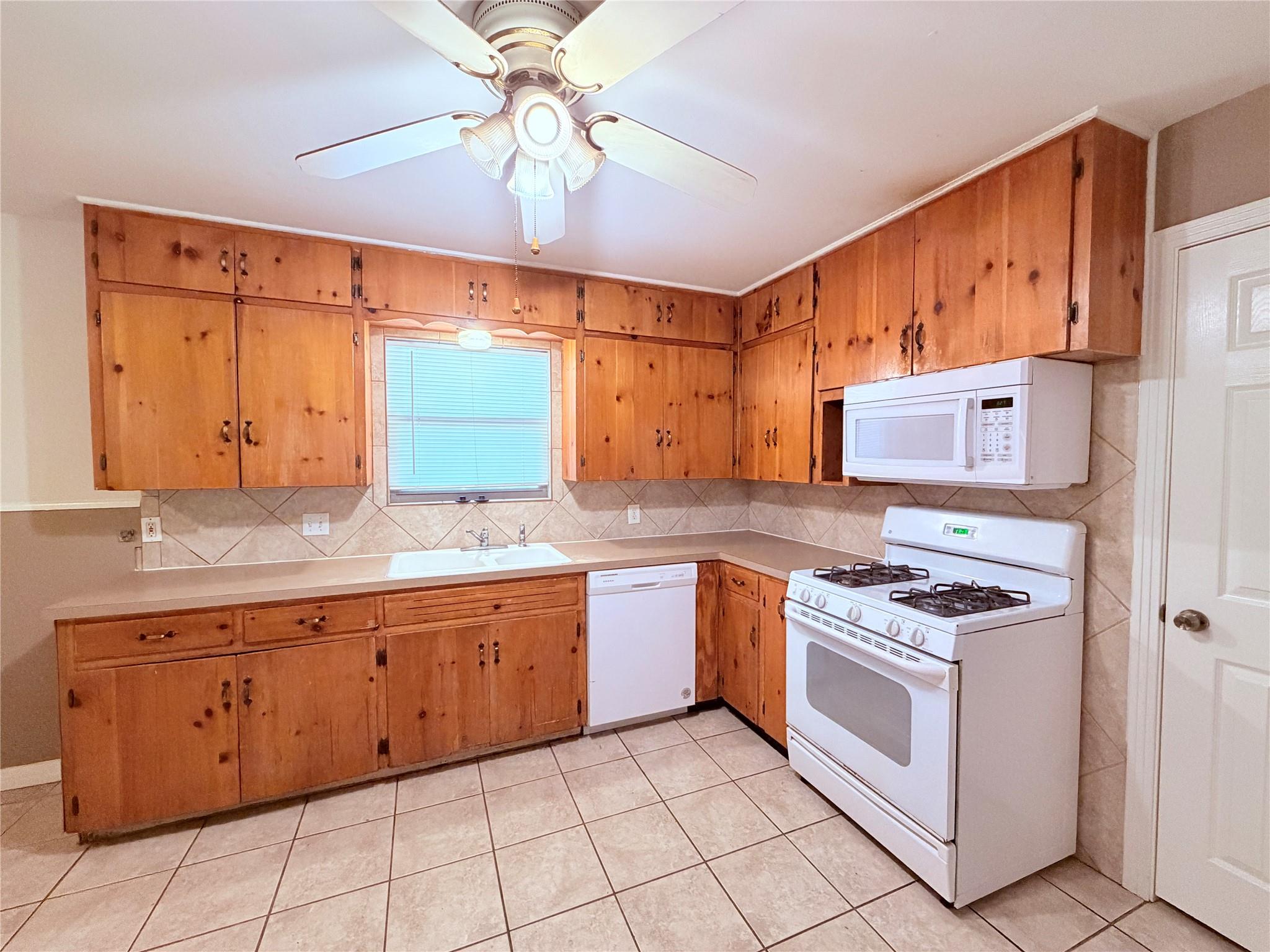 5915 Sunshine Dr Property Photo 6