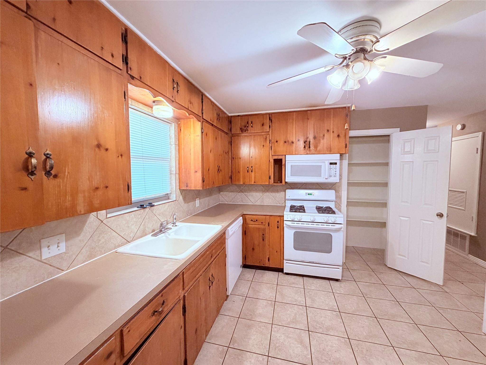 5915 Sunshine Dr Property Photo 8