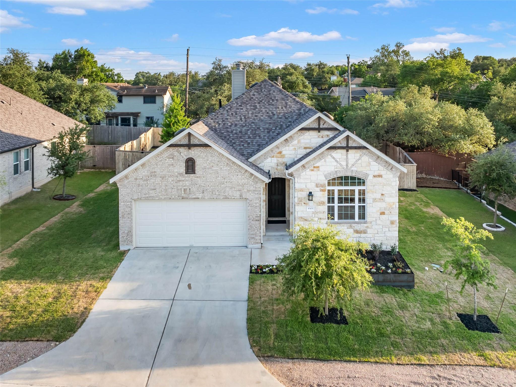 8505 Moccasin PATH Property Photo 1
