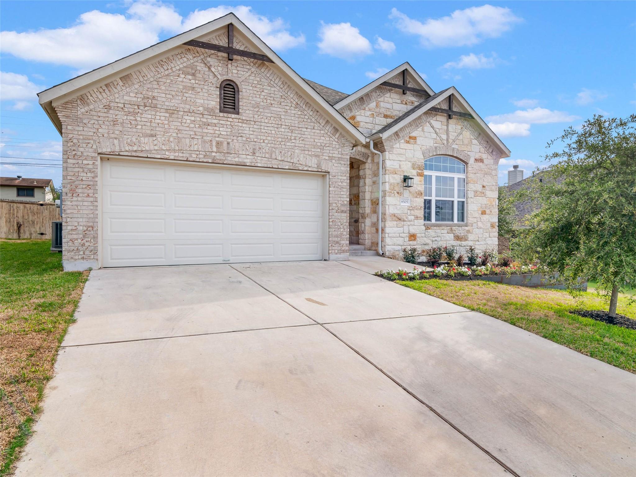 8505 Moccasin Path Property Photo 4