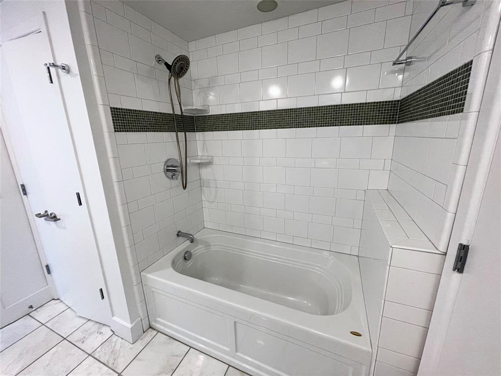 300 Bowie St 2705 Property Photo 23