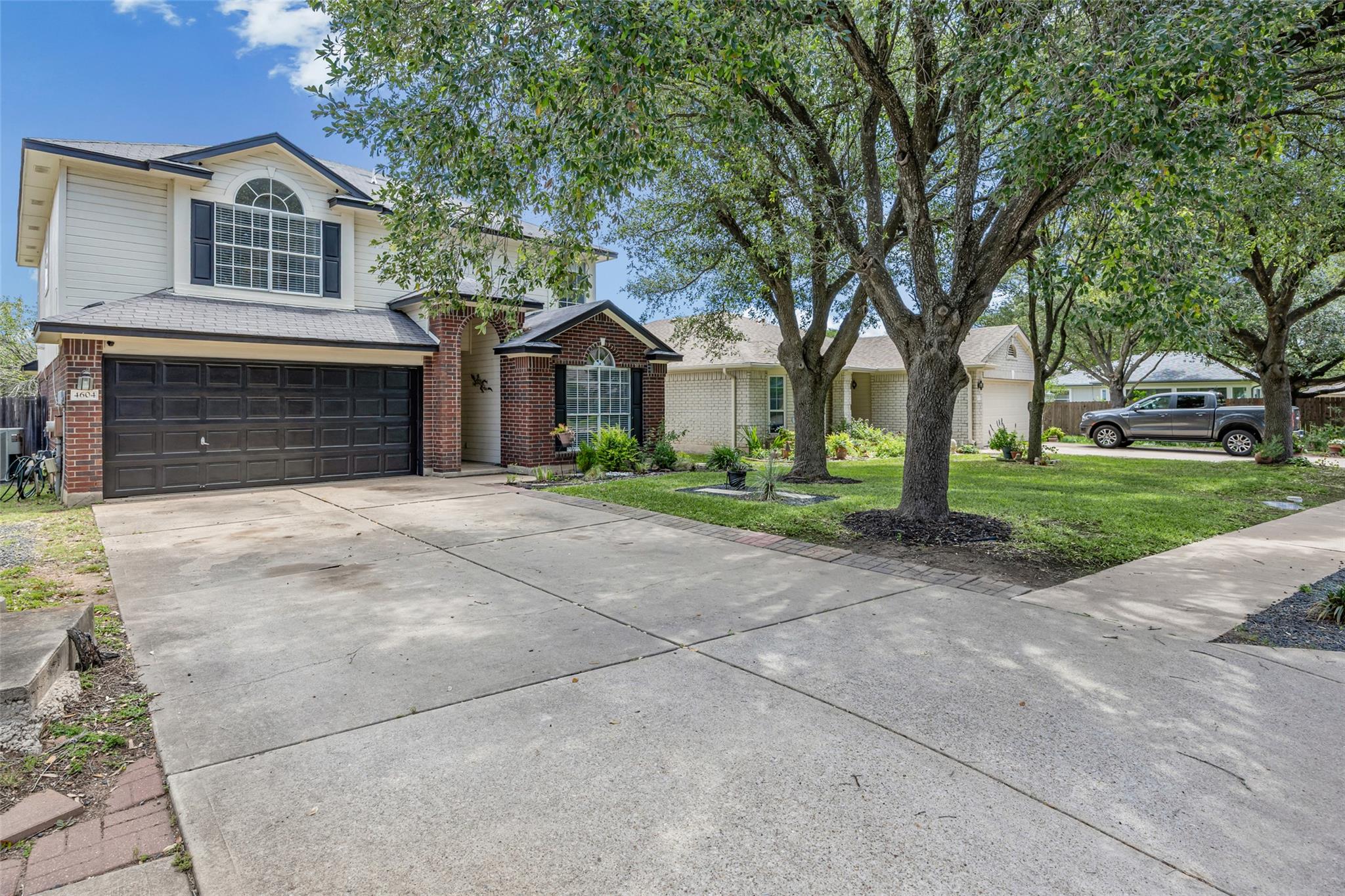 4604 Hoffman Dr Property Photo 3