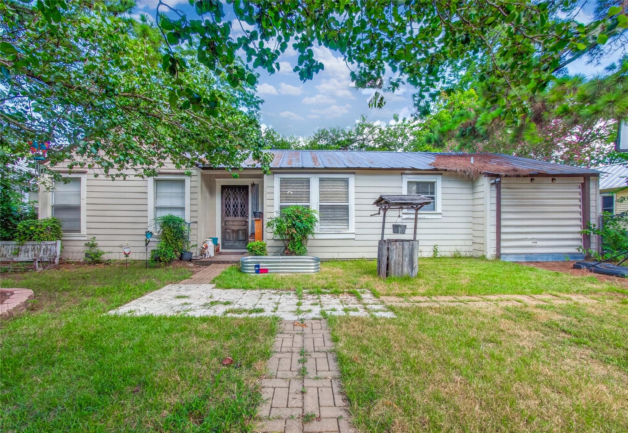 203 Hudgins St Property Photo 1