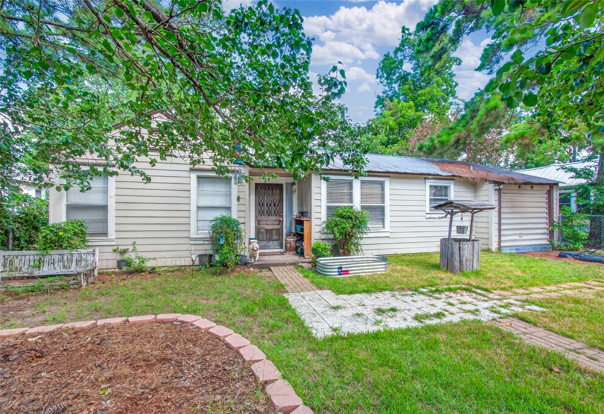 203 Hudgins St Property Photo 2
