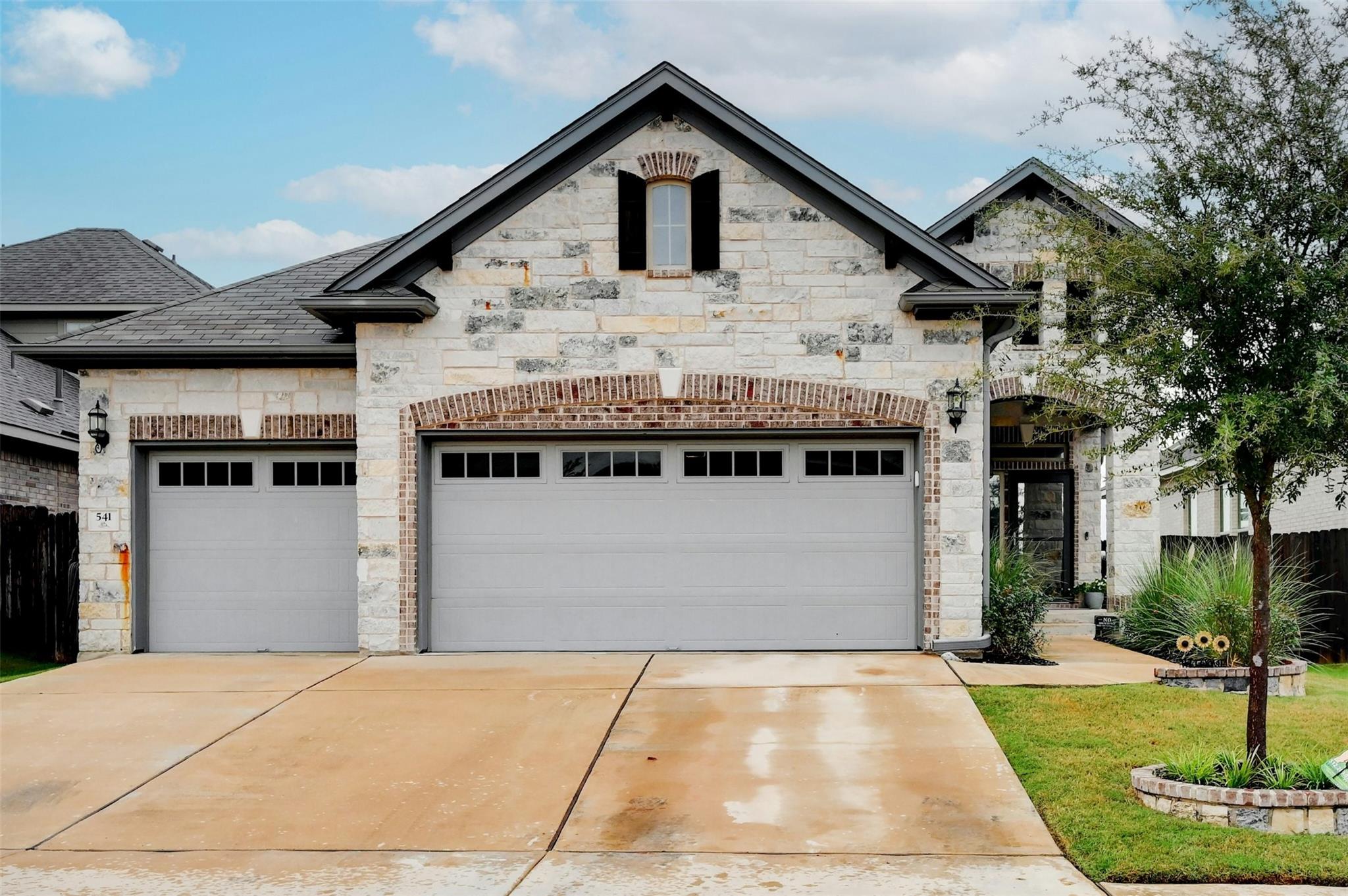 541 Blue Oak BLVD Property Photo 1