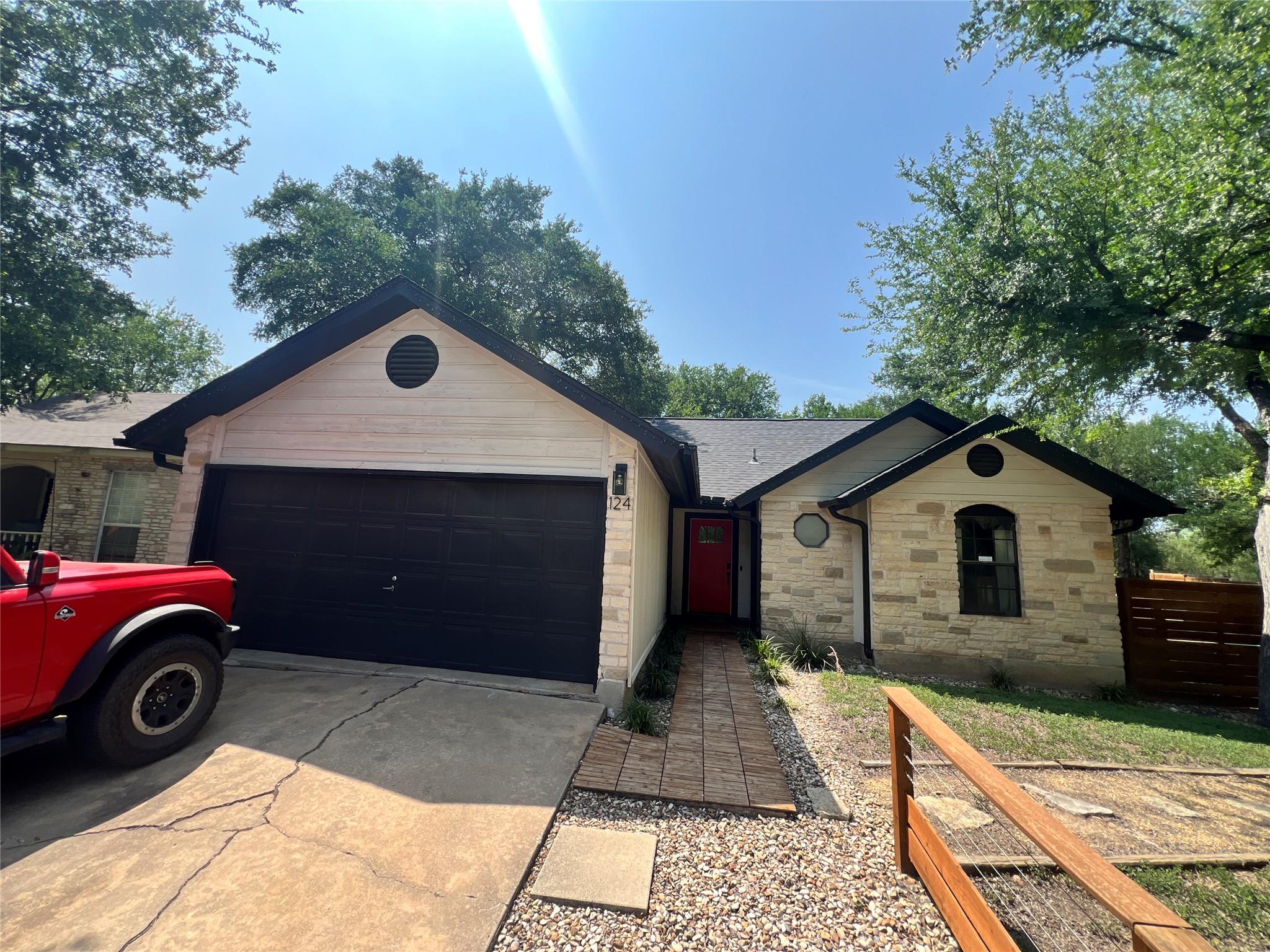 124 Oak River Dr Property Photo