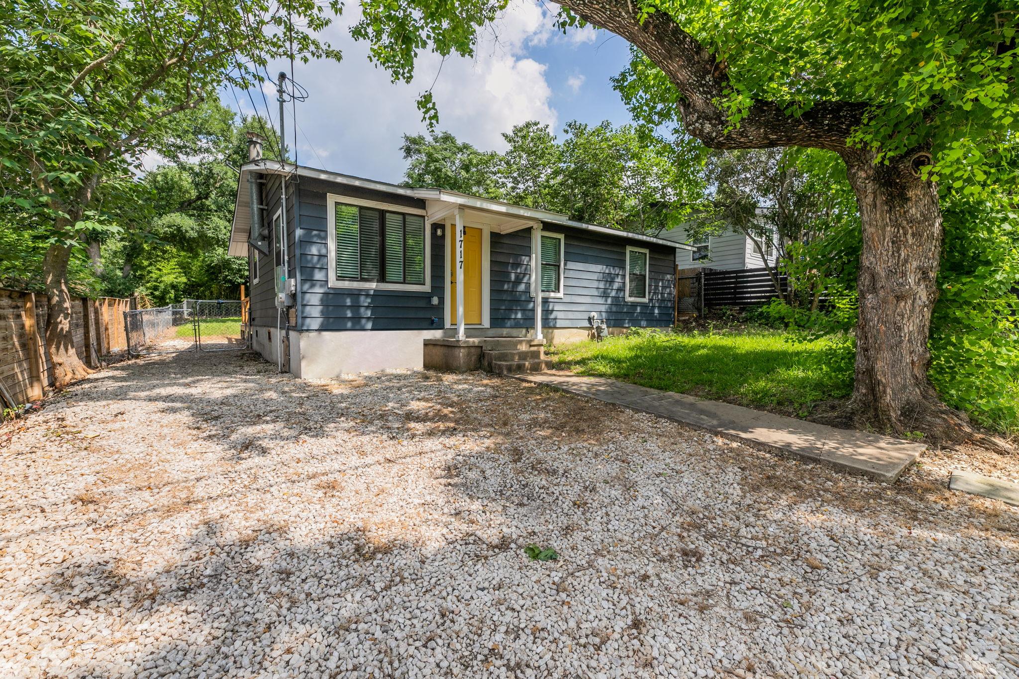1717 Bunche Rd Property Photo 1