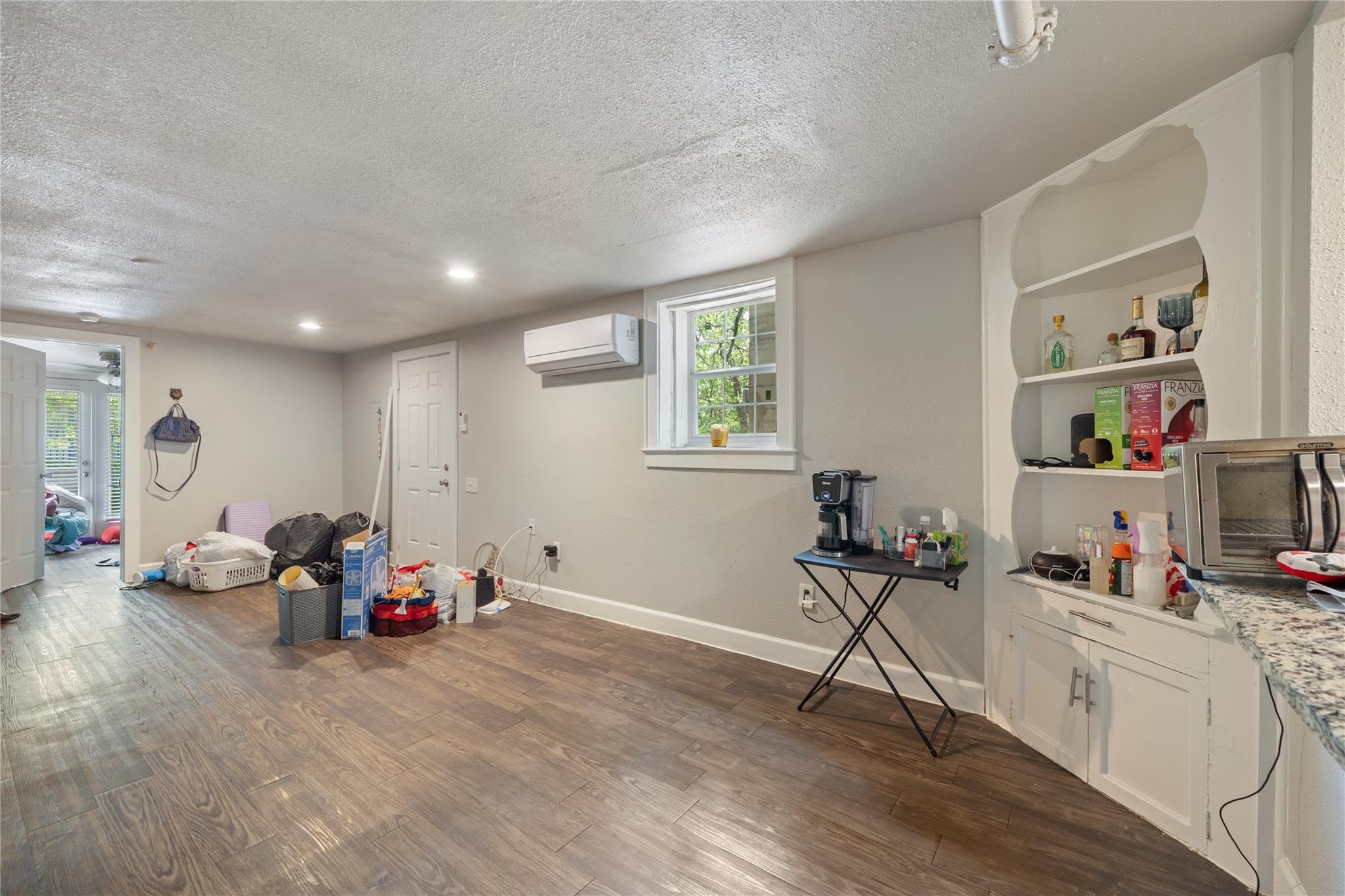 201 West 31st St #e Property Photo 8