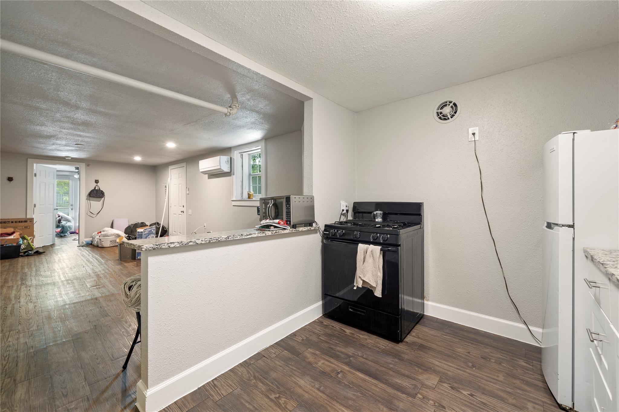 201 West 31st St #e Property Photo 9