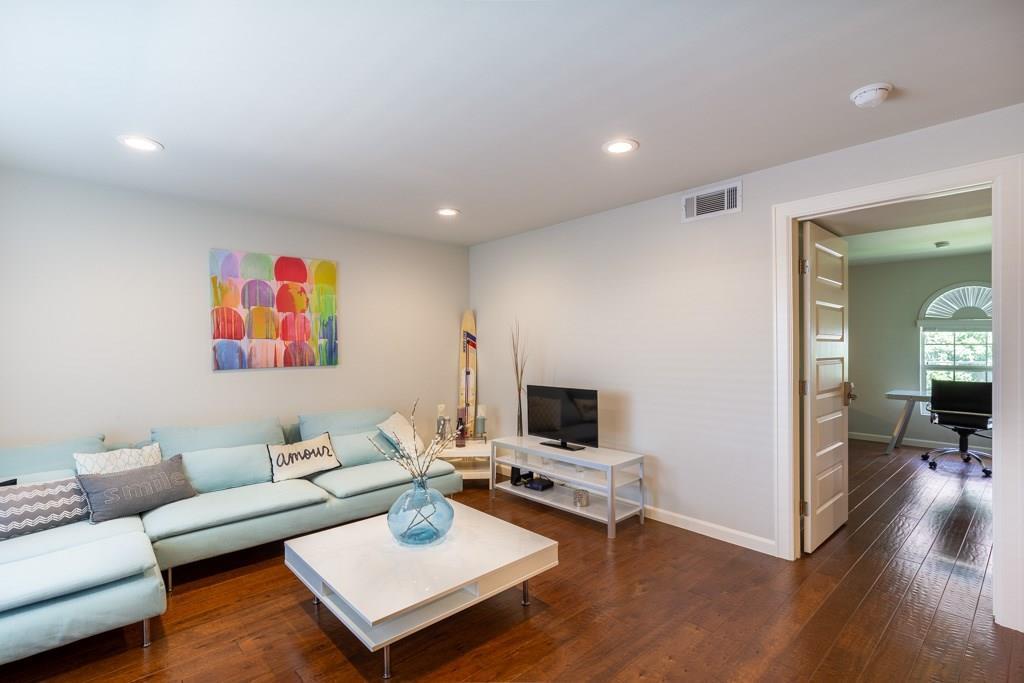 3110 Red River St #c-402 Property Photo 12