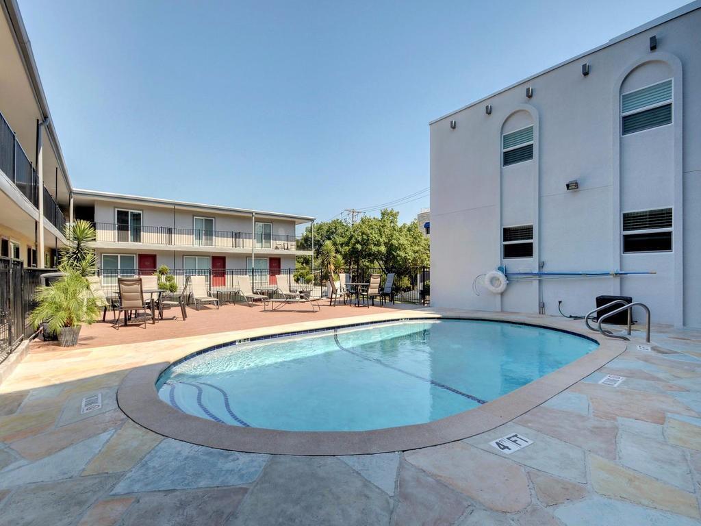 3110 Red River St #c-402 Property Photo 23