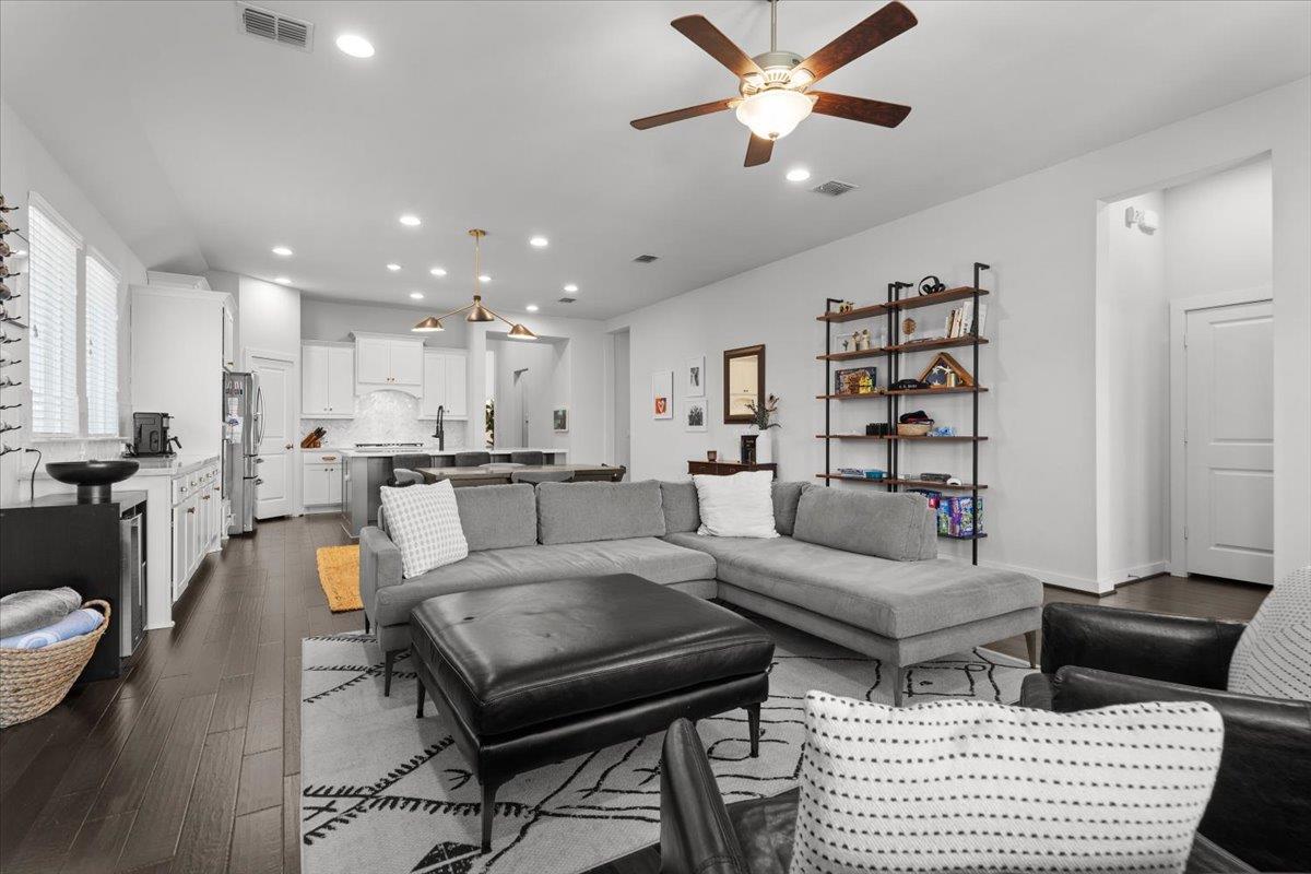 8116 Bestride Bnd Property Photo 5