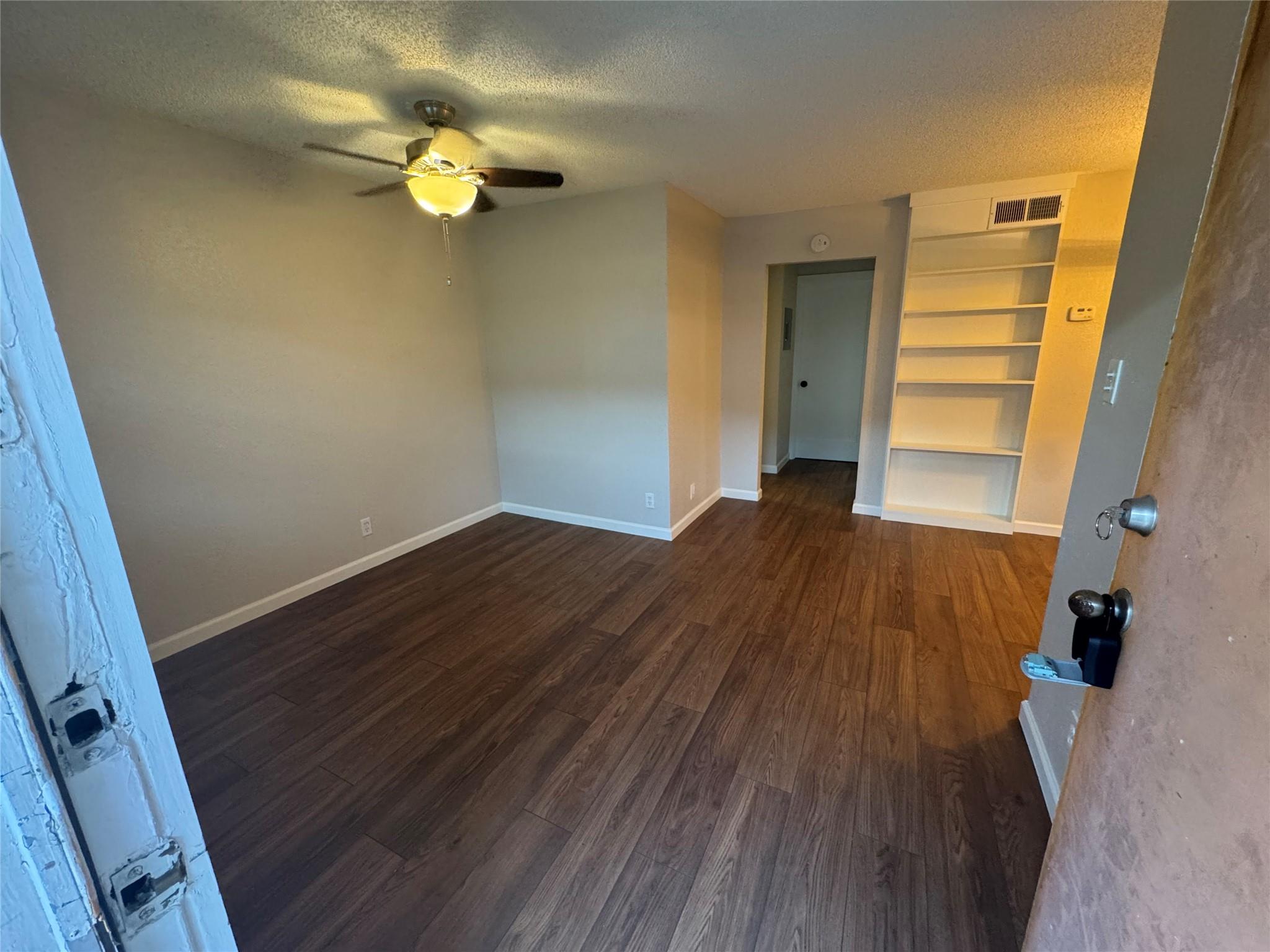 2401 Manor Rd #118 Property Photo 1