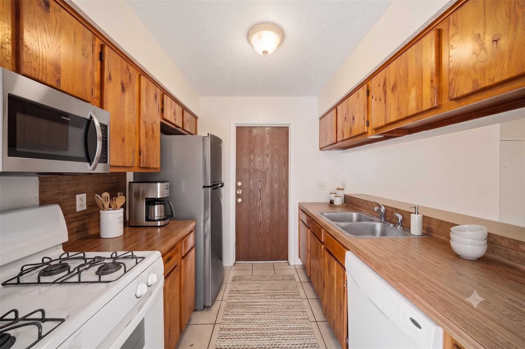 12002 Arrowwood Dr #b Property Photo 8