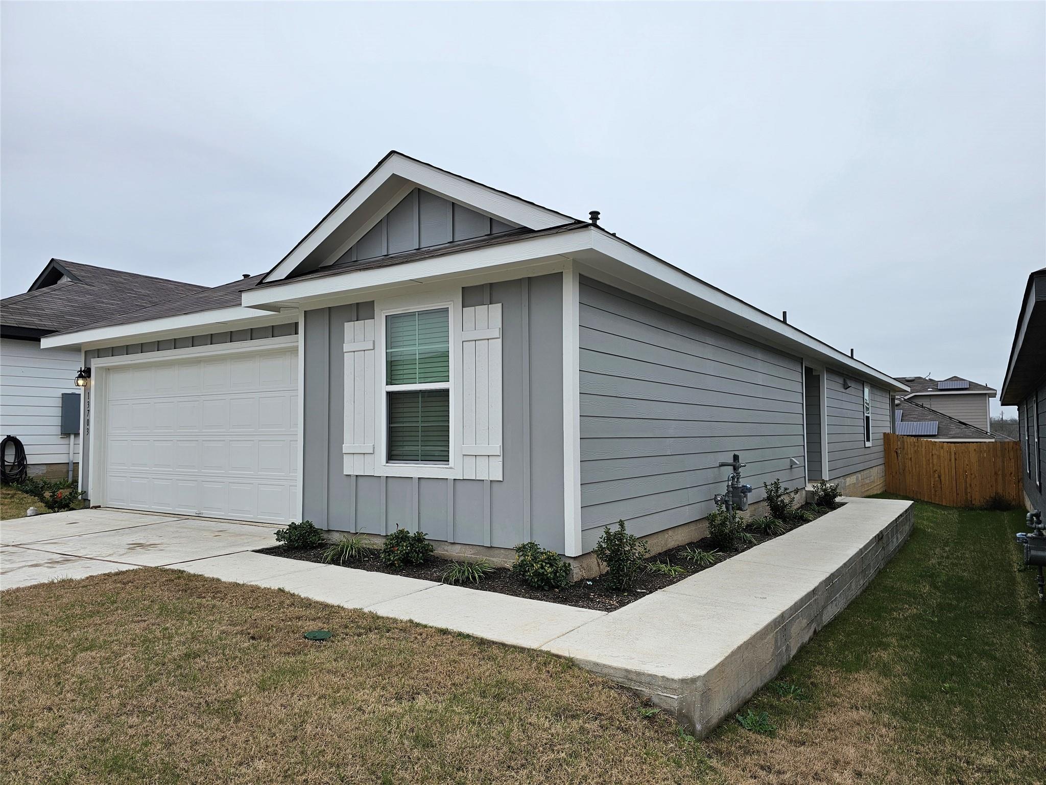 13703 Gunnison Grv Property Photo
