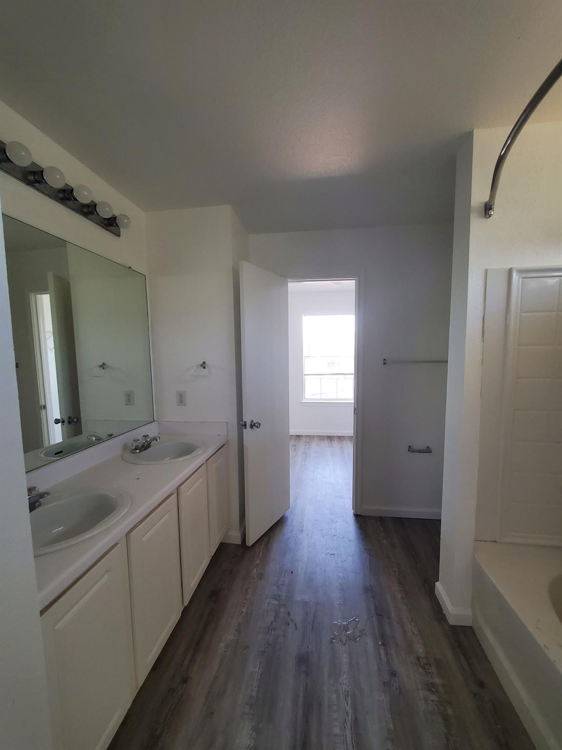 1014 Glen Meadow Cv Property Photo 11