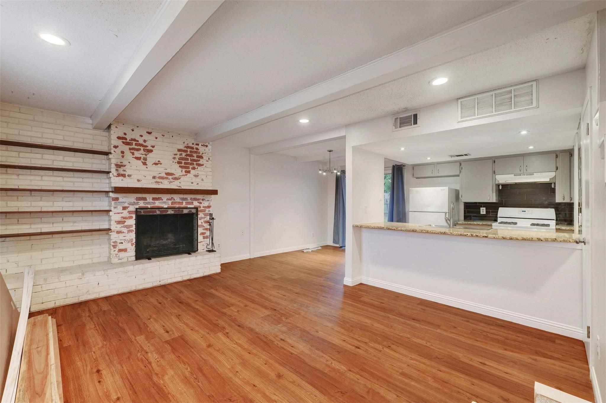 1302 E Saint Johns Ave #a Property Photo 4