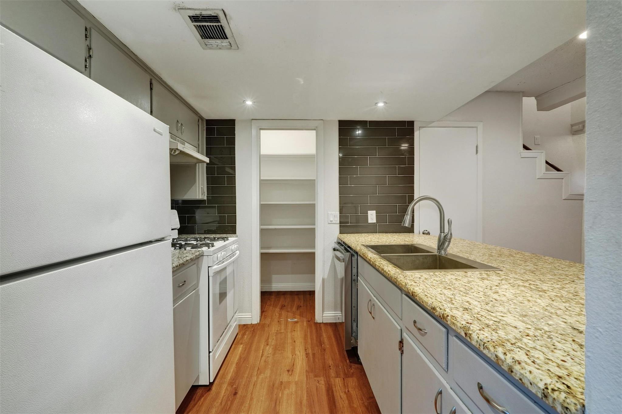 1302 E Saint Johns Ave #a Property Photo 7