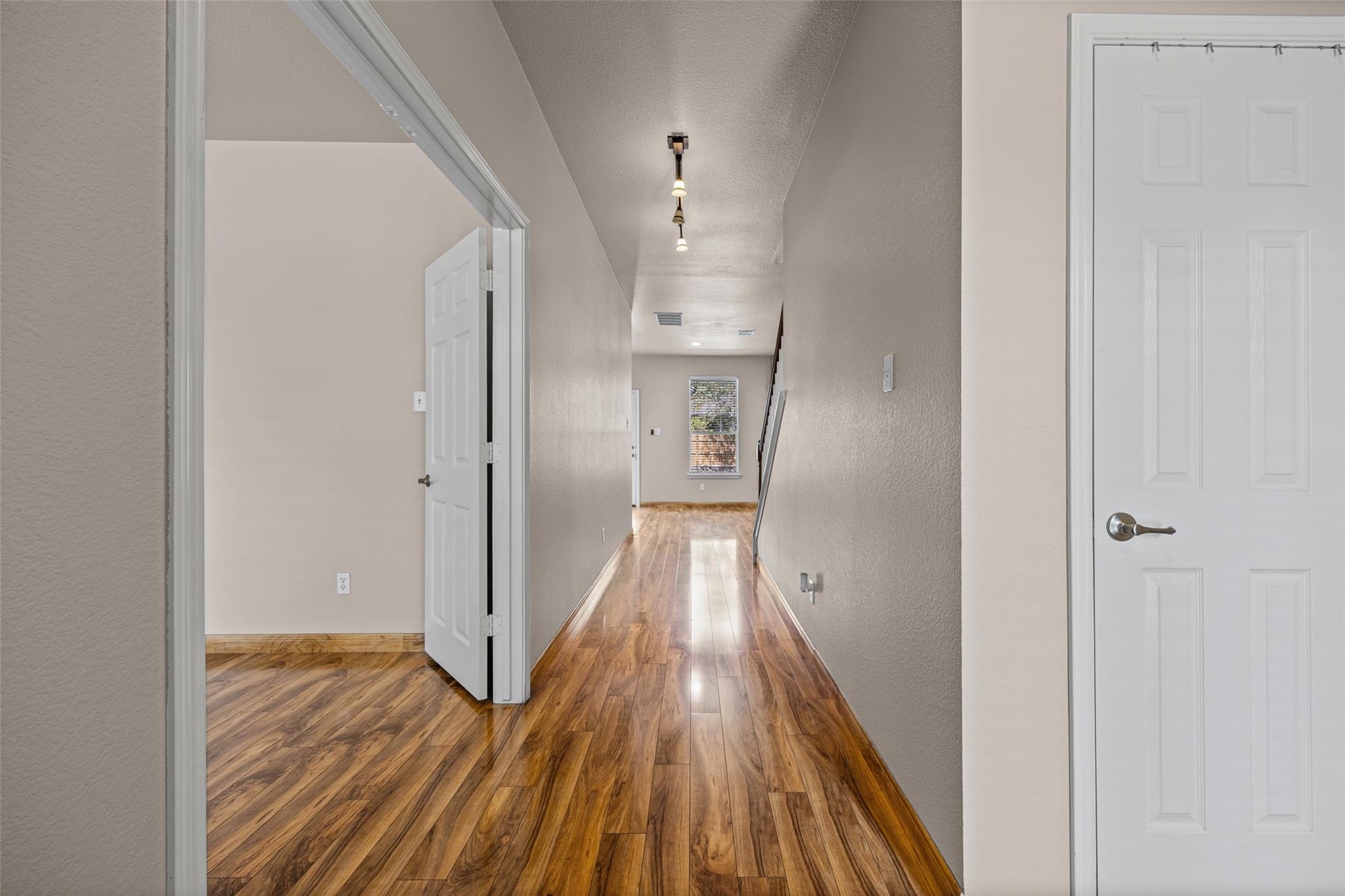 1704 Mcclannahan Dr Property Photo 4