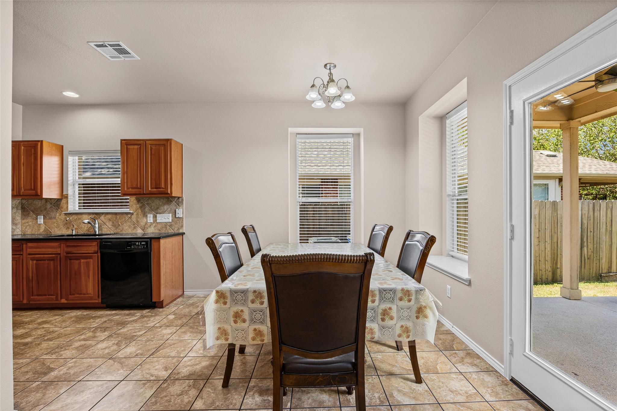1704 Mcclannahan Dr Property Photo 9