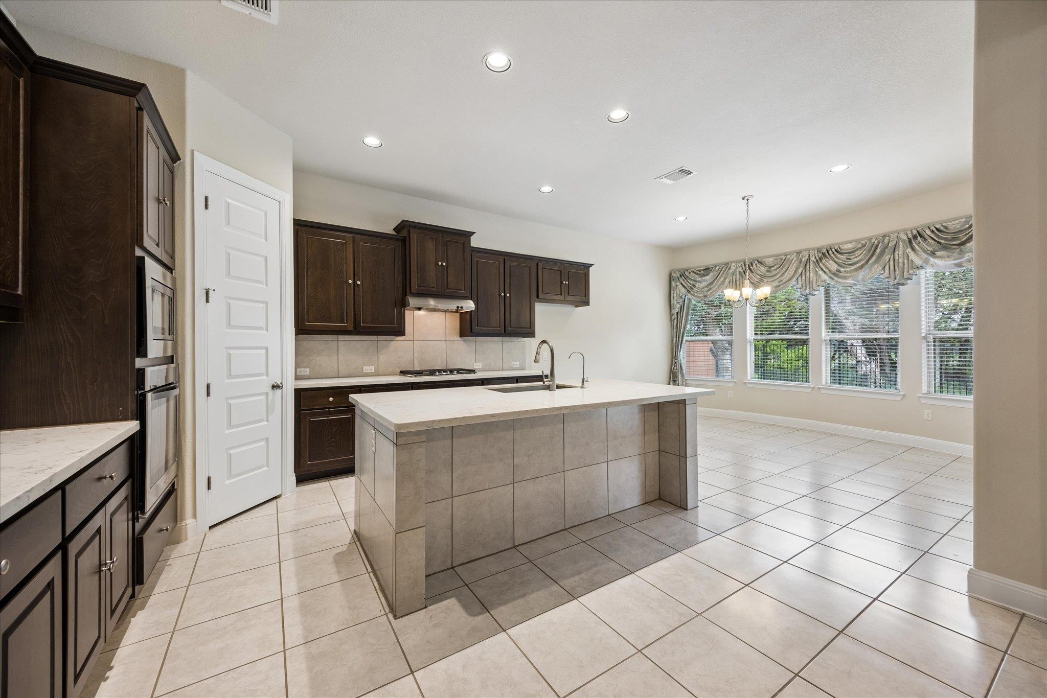 365 Arapaho Dr Property Photo 4