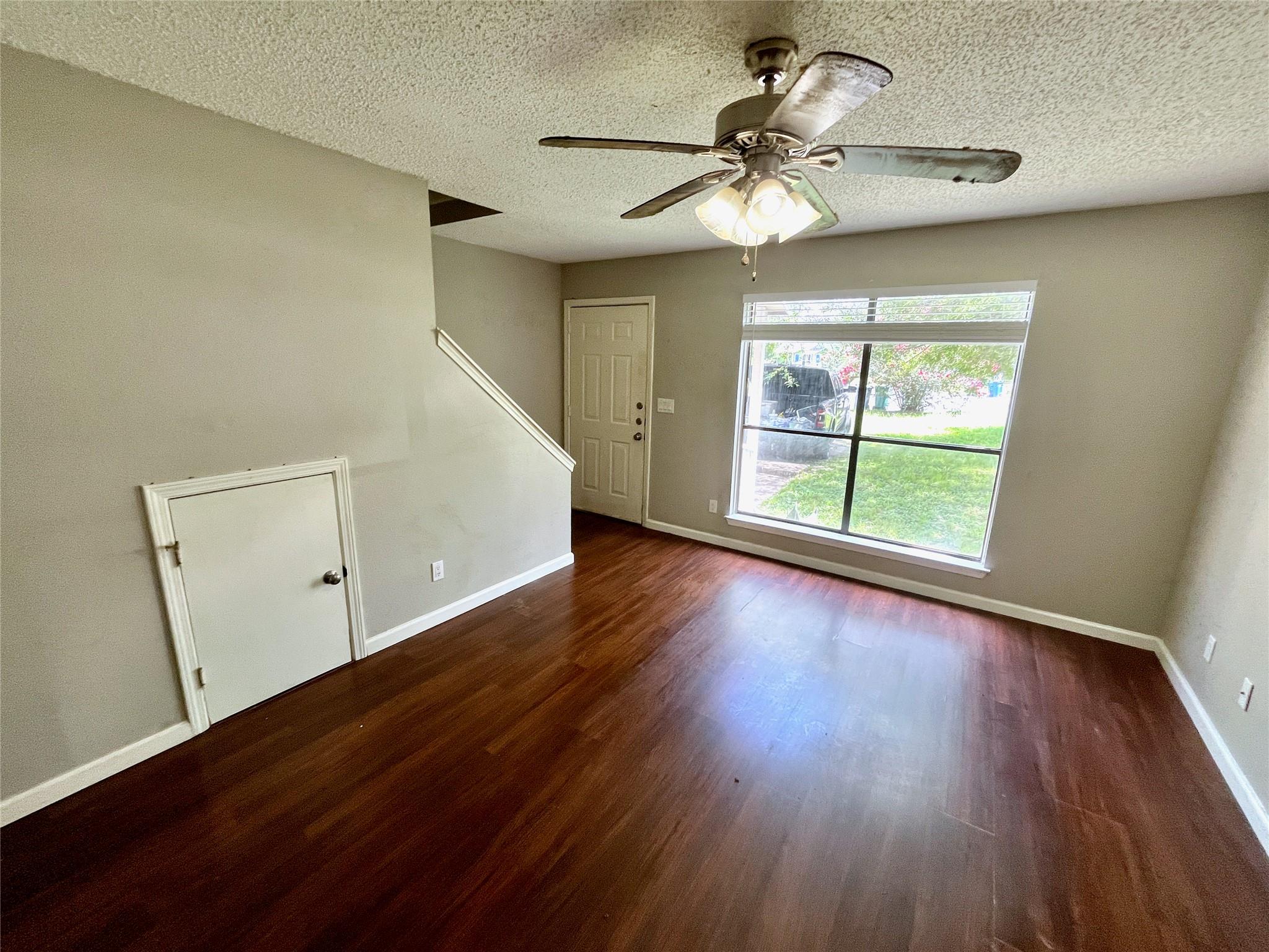 112 Hillside Cv #a Property Photo 3