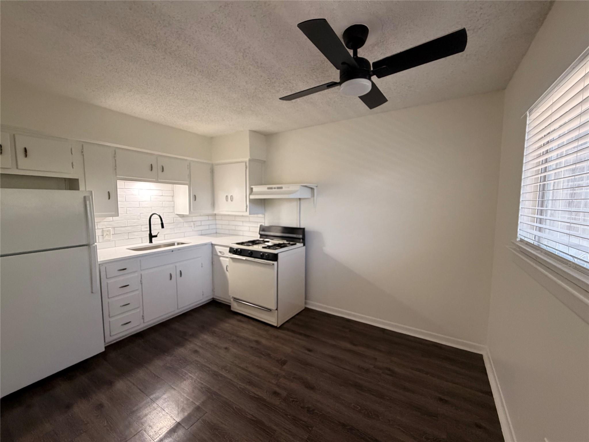 3106 Duval St #306 Property Photo 4
