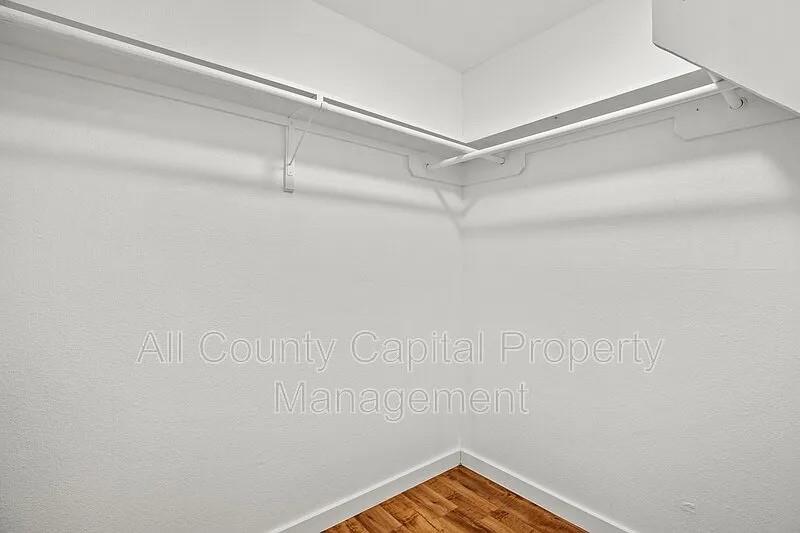 502 W 35th St #103 Property Photo 9