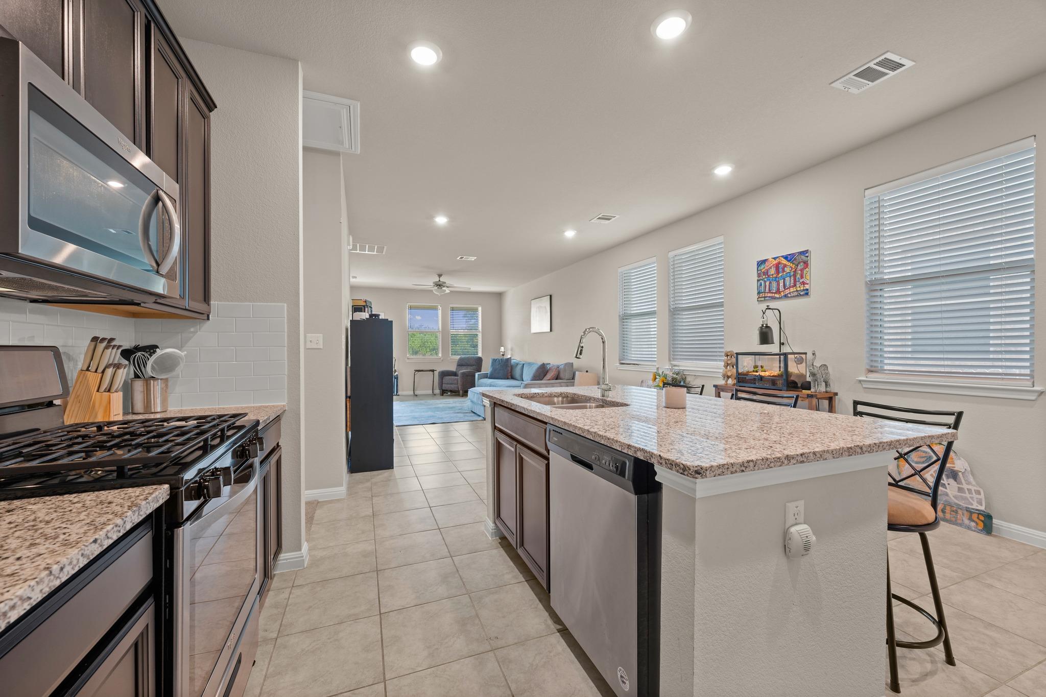 329 Serpens St Property Photo 6