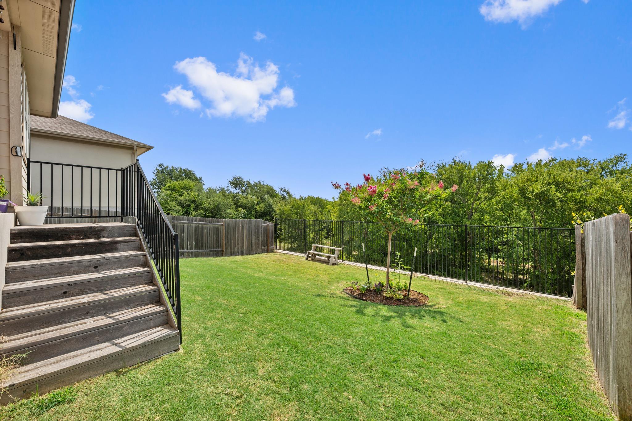 329 Serpens St Property Photo 18