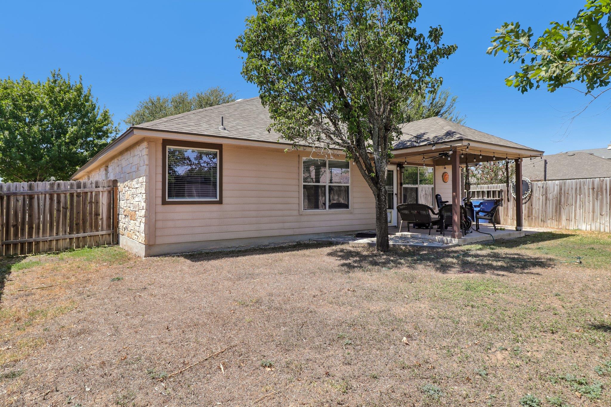 302 Lone Star Blvd Property Photo 17