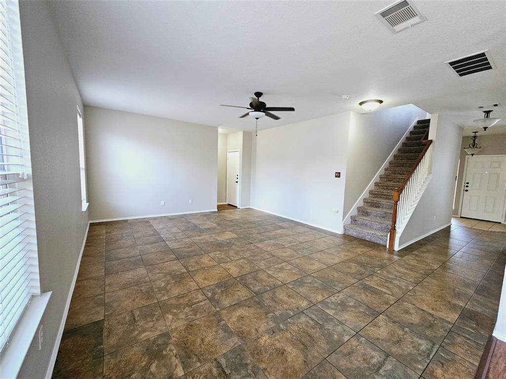 789 Covent Dr Property Photo 2