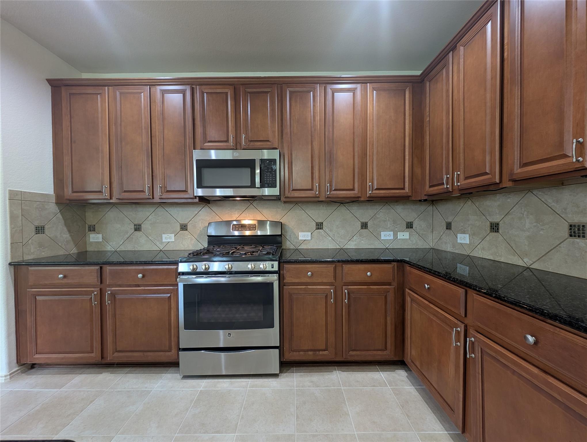 1602 Westmeadow Trl Property Photo 7