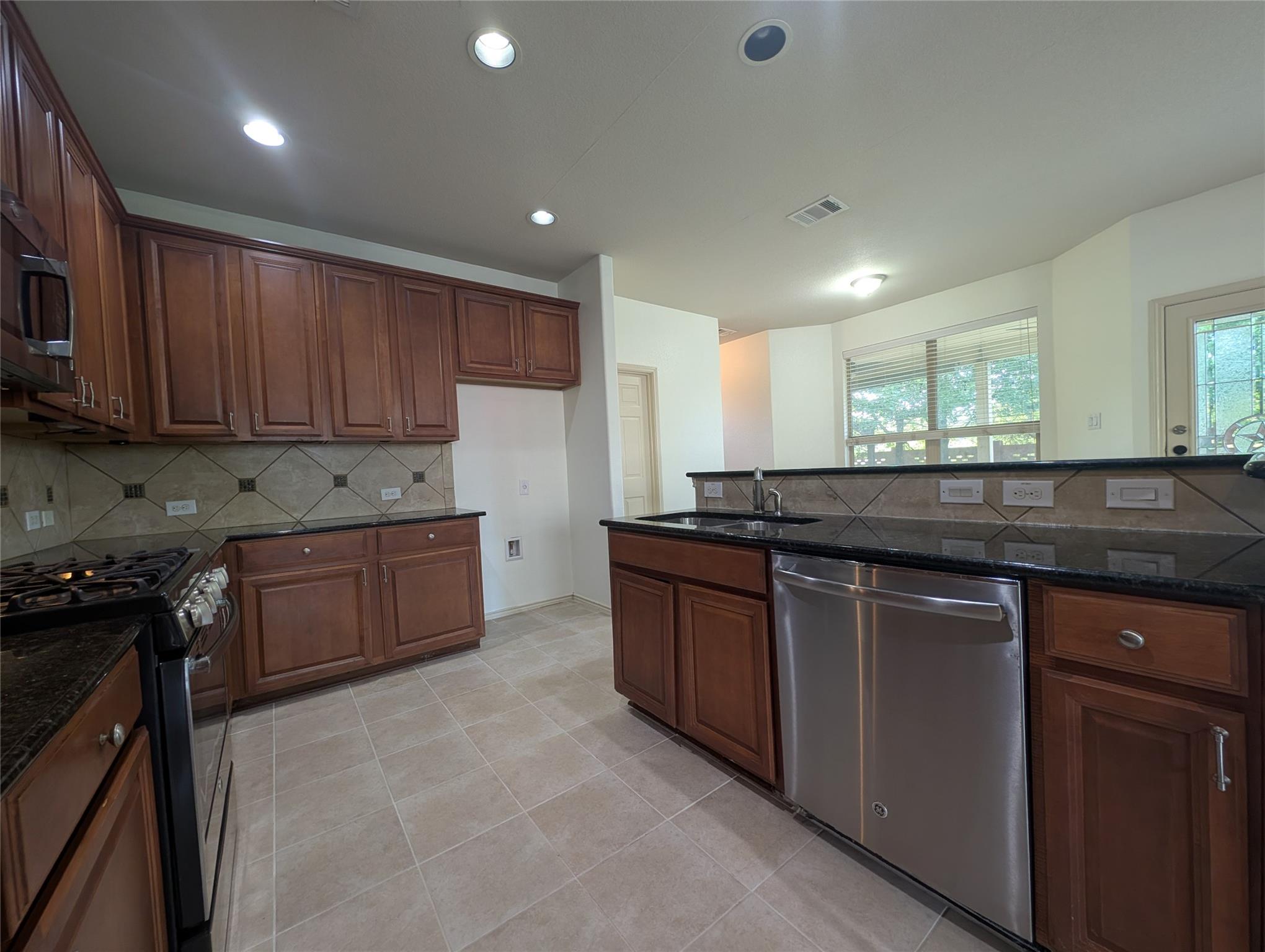 1602 Westmeadow Trl Property Photo 10