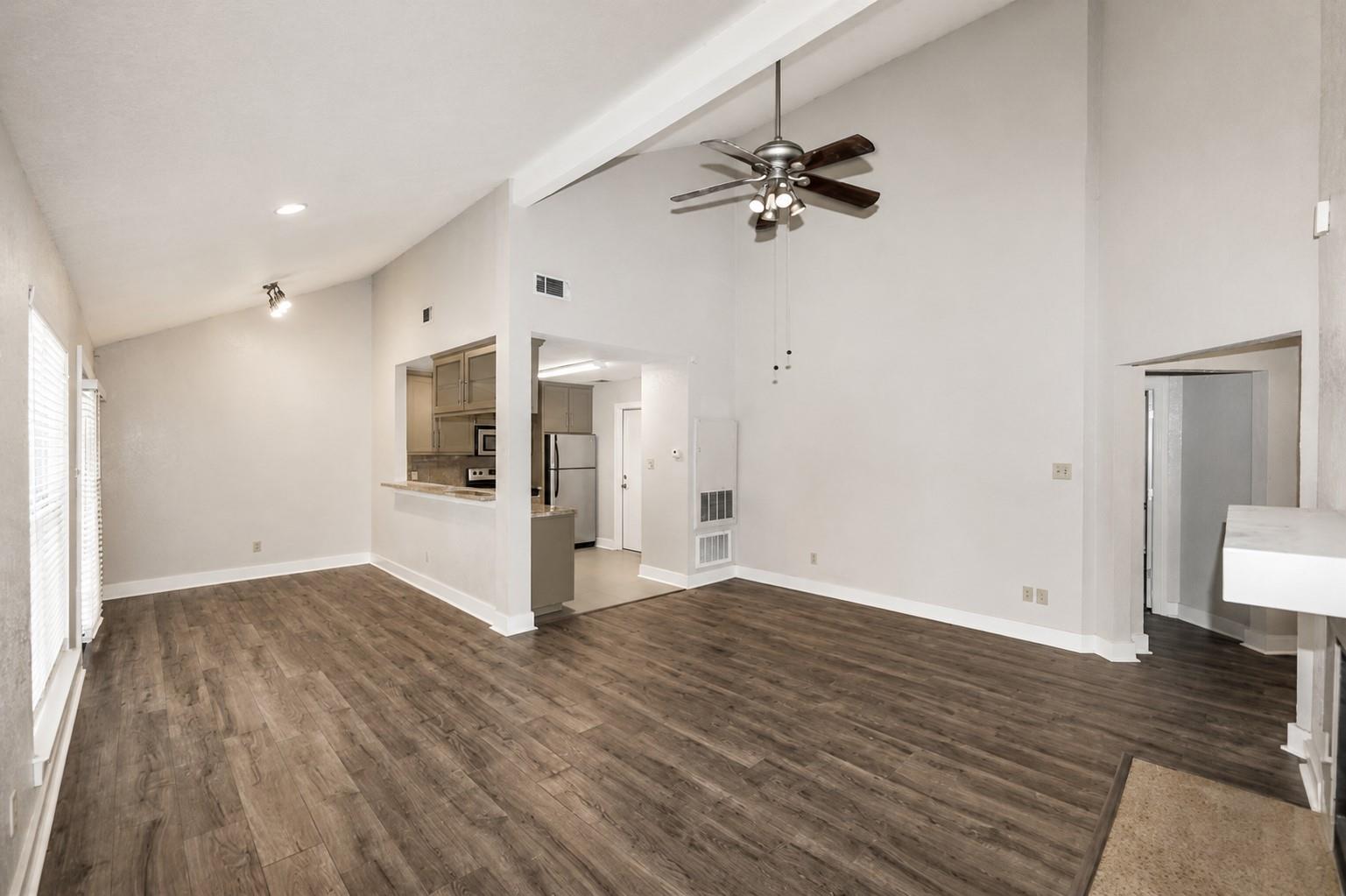 1302 Danbury Sq #a Property Photo 6